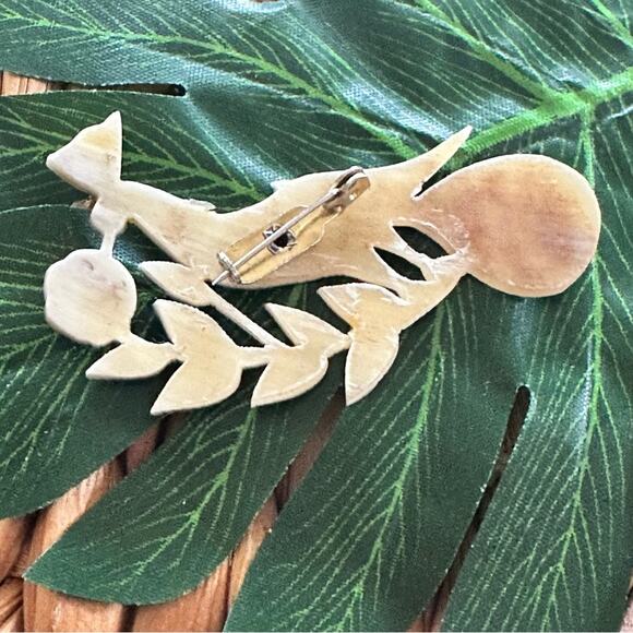 BOGO FREE VTG carved bird brooch pin - Picture 5 of 6